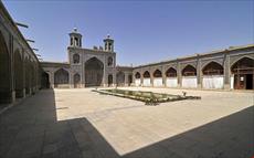 پاورپوینت معماری اسلامی مقایسه حیاط در مساجد