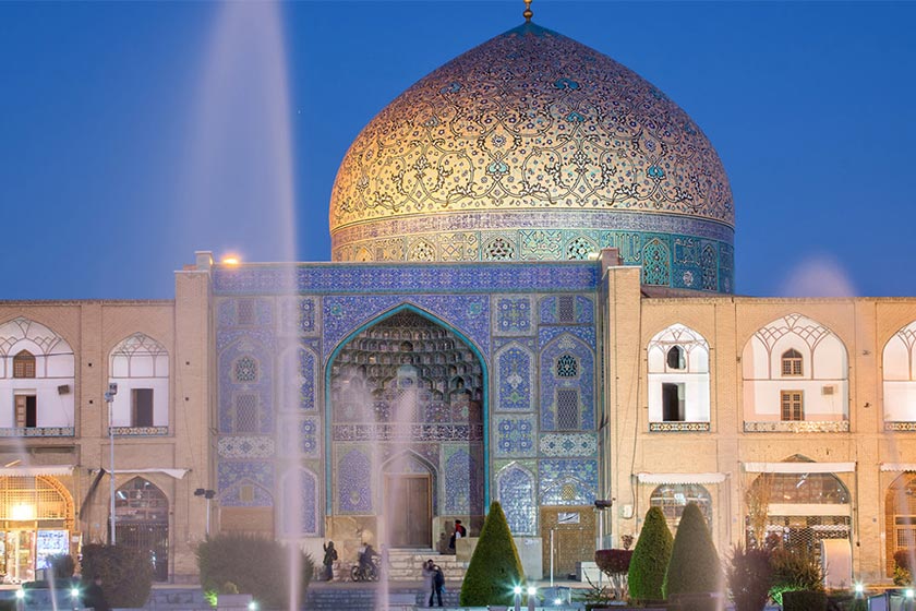 تحقیق چگونگی ساخت عالی قاپو و مسجد شیخ لطف الله